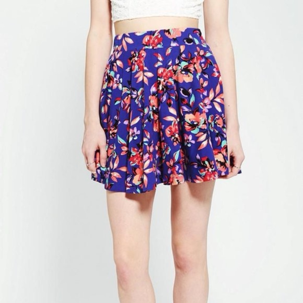 Pins and needles flare floral skirt size large